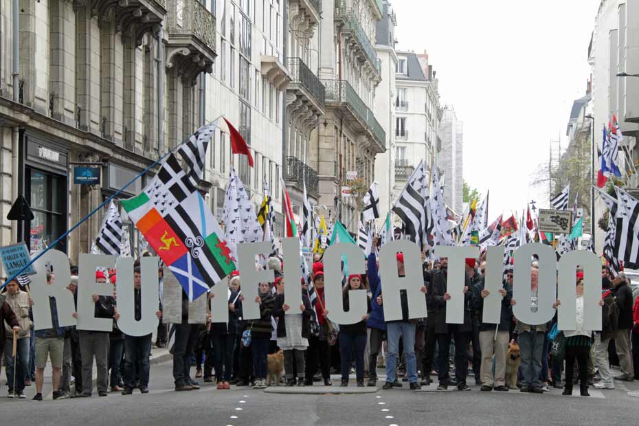 Manifestation-reunification-nantes-bretagne